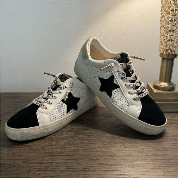 ⭐️ SOLD ⭐️ Vintage Havana Gadol Sneakers - Picture 1 of 1